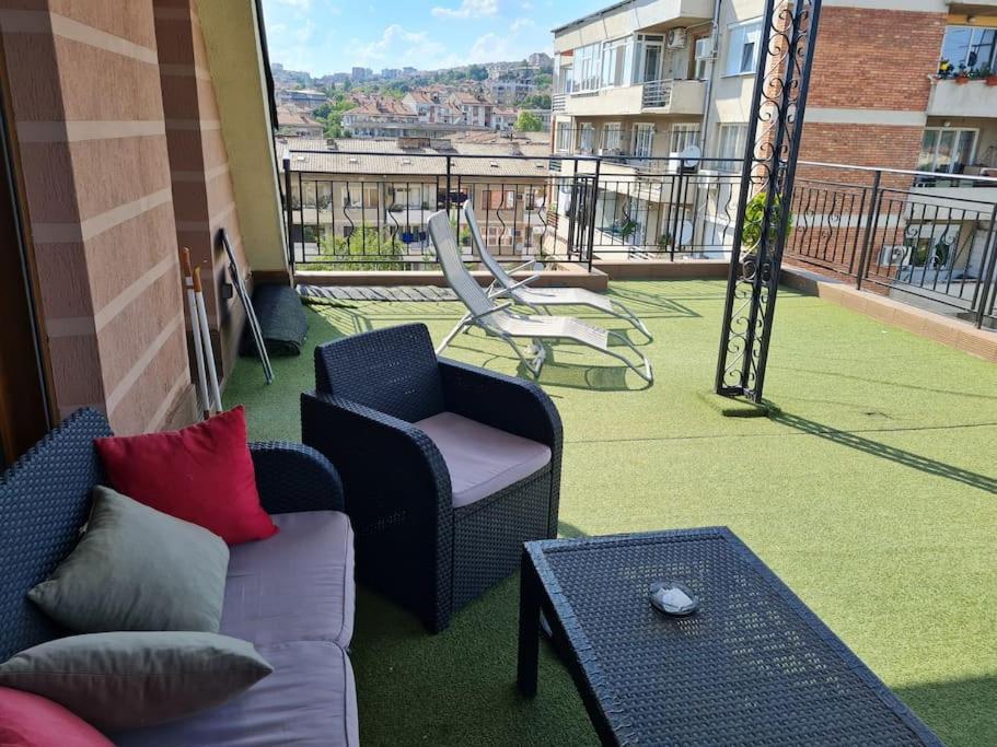 Unique Studio- Great Balcony And View! Parking Possibility! Veliko Tŭrnovo Exterior photo