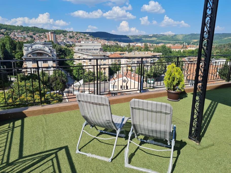Unique Studio- Great Balcony And View! Parking Possibility! Veliko Tŭrnovo Exterior photo