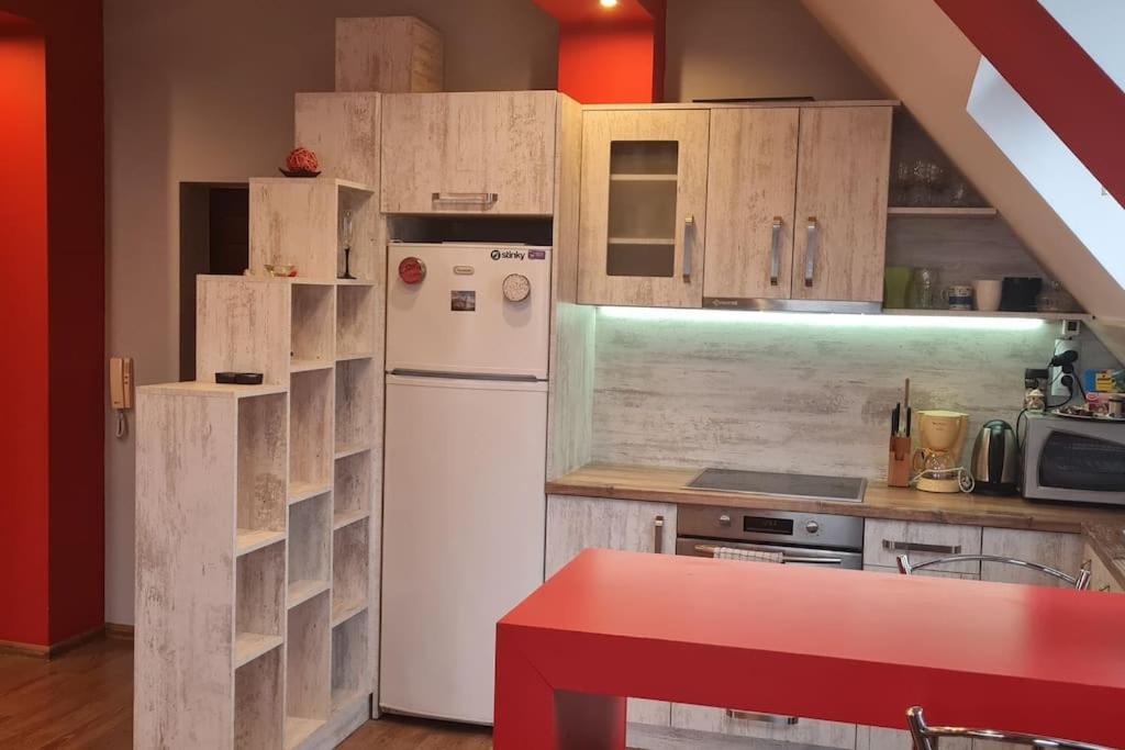 Unique Studio- Great Balcony And View! Parking Possibility! Veliko Tŭrnovo Exterior photo