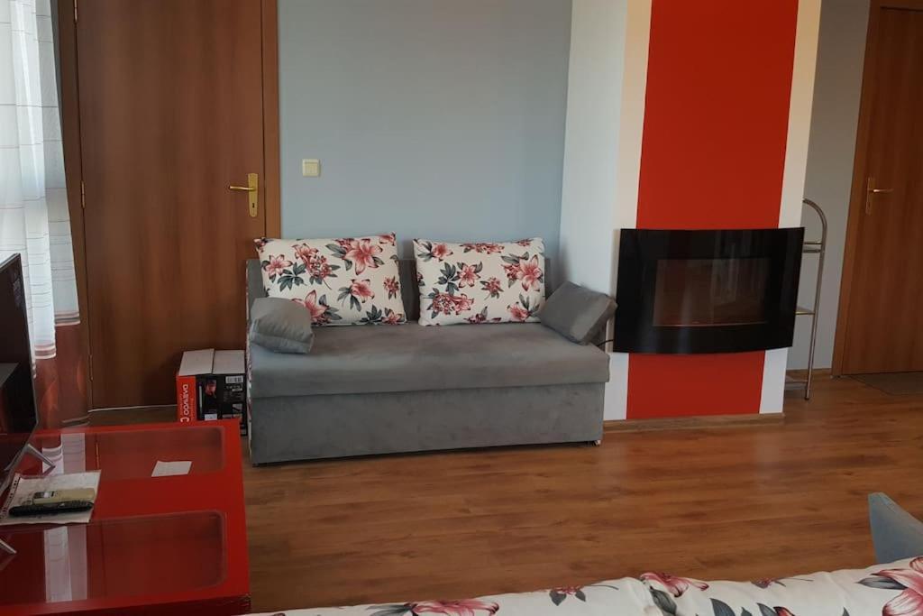 Unique Studio- Great Balcony And View! Parking Possibility! Veliko Tŭrnovo Exterior photo