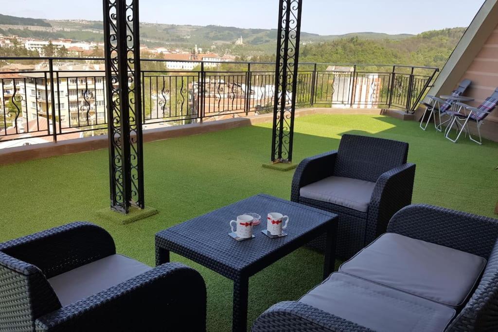 Unique Studio- Great Balcony And View! Parking Possibility! Veliko Tŭrnovo Exterior photo