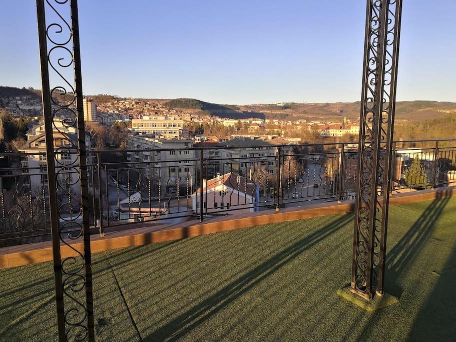 Unique Studio- Great Balcony And View! Parking Possibility! Veliko Tŭrnovo Exterior photo